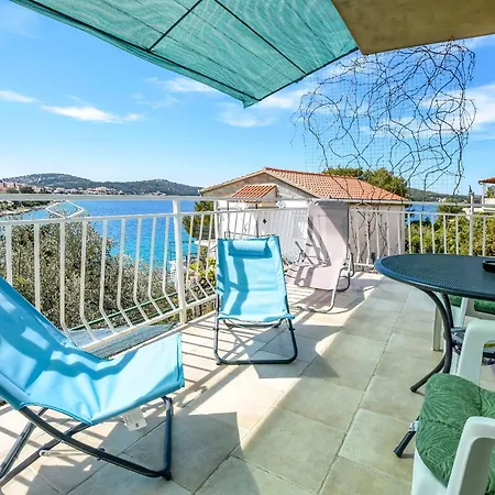 Seafront Apartment *