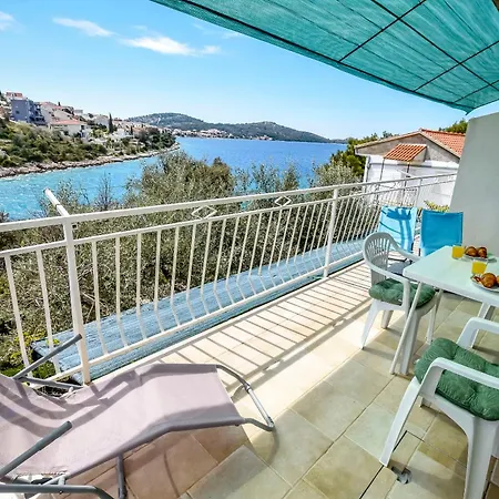 Apartment Seafront *